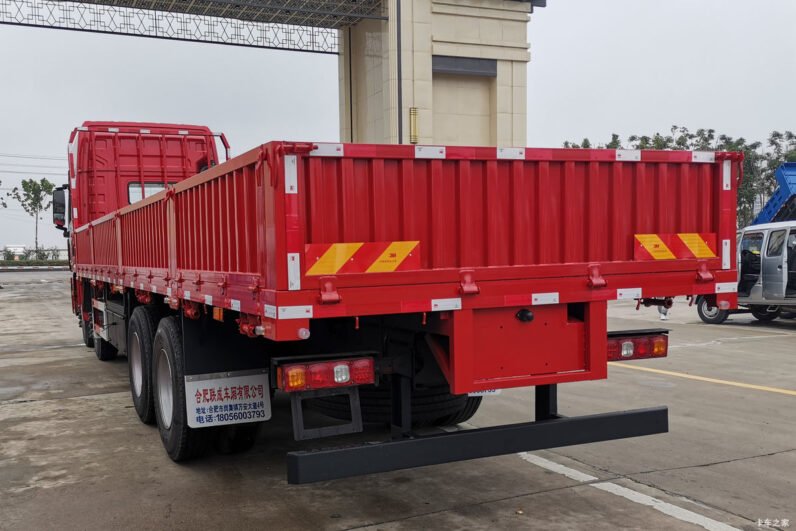 SHACMAN Delong X3000 Cargo Truck